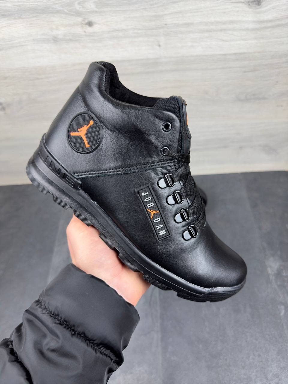 Чоловічі шкіряні зимові кросівки  Код: J-23 бот - Зображення 4