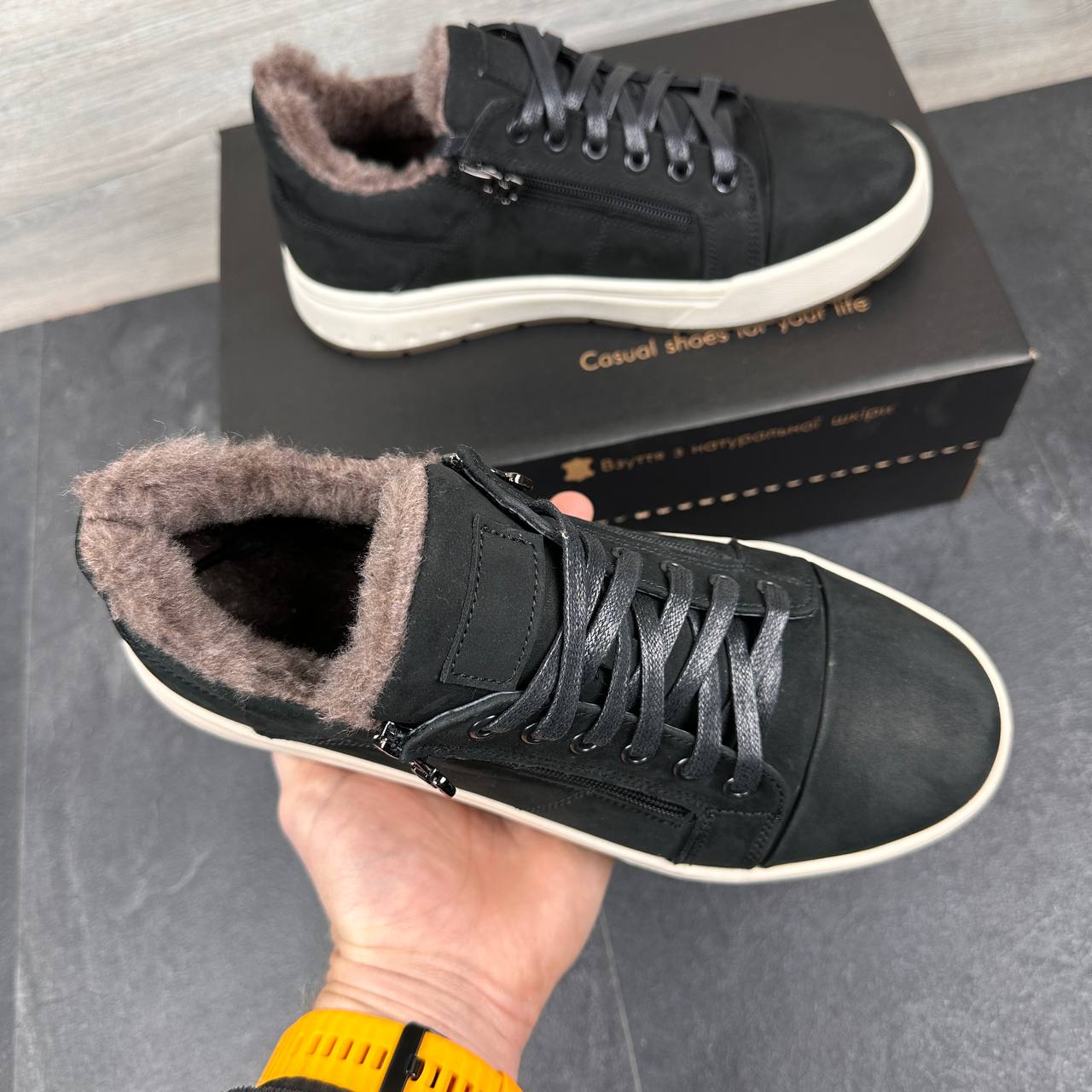 Чоловічі зимові нубукові кросівки Код: 186 ч/беж - Зображення 2