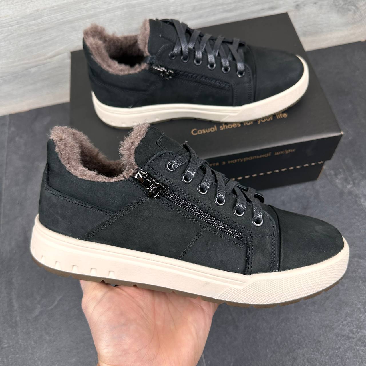 Чоловічі зимові нубукові кросівки Код: 186 ч/беж - Зображення 4